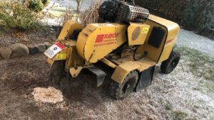 Wurzelfräse im Einsatz in Gudensberg